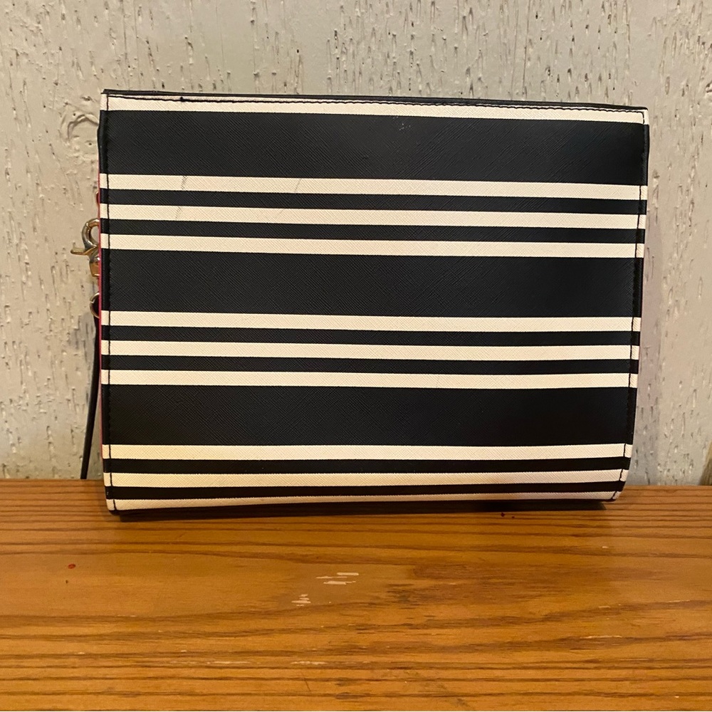 Betsey Johnson handbag w/ wristlet strap. never used.